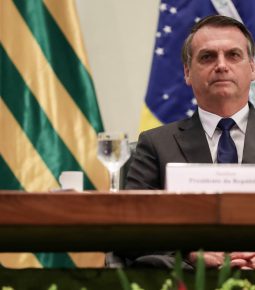 Bolsonaro diz que terá de suspender benefícios se Congresso não aprovar crédito ao governo