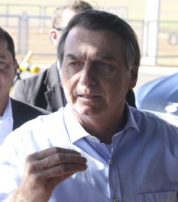 Bolsonaro retira sociedade civil do conselho sobre drogas