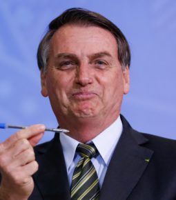 Bolsonaro extingue o DPVAT, seguro obrigatório de veículos