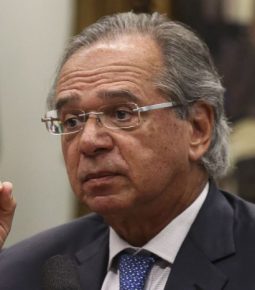 Guedes pede “democracia responsável” no Brasil