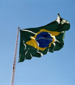 Risco país do Brasil cai para menor patamar em 9 anos