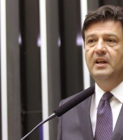 Saúde perderá R$ 500 mi para fundo eleitoral, diz ministro