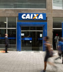 Caixa paga auxílio para 7,6 milhões nesta terça-feira