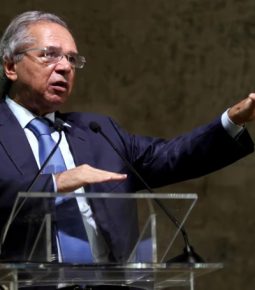 Guedes anuncia saída de dois secretários da Economia
