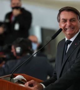 Auxílio: Bolsonaro anuncia mais 4 parcelas de R$ 300