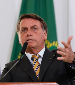 Bolsonaro oficializa mudança na chefia do Ministério do Turismo