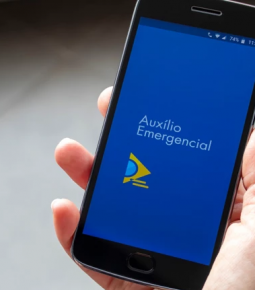Governo irá enviar a brasileiros SMS cobrando auxílio indevido