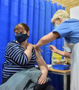 Reino Unido inicia campanha de vacinação contra a Covid-19