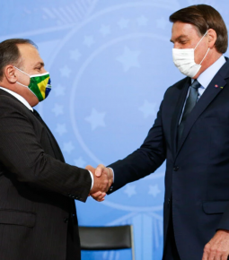 CoronaVac foi bancada pelo governo Bolsonaro, diz Pazuello