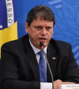 Tarcísio Freitas entrega 92 obras e realiza 13 concessões em 2020