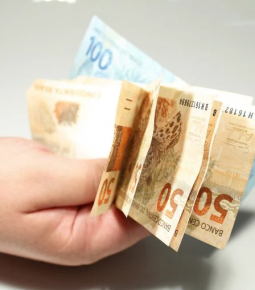 Senado aprova MP que eleva salário mínimo a R$ 1,1 mil