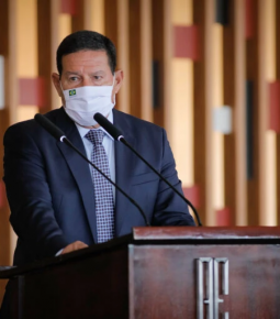 Bolsonaro e Guedes autorizaram GLO na Amazônia, diz Mourão