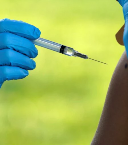 Covid: Vacinados com 1ª dose chegam a 48,9 milhões no Brasil