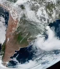 Ciclone extratropical atinge litoral brasileiro nesta semana