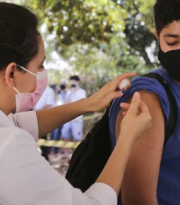 Governo retoma vacinação de adolescentes contra a Covid-19