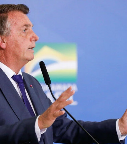 Bolsonaro afirma que vai reduzir bandeira tarifária da luz
