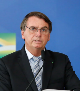 Bolsonaro elogia iniciativa da Petrobras sobre o botijão de gás