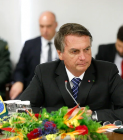 CPI aprova pedido de banimento de Bolsonaro das redes sociais