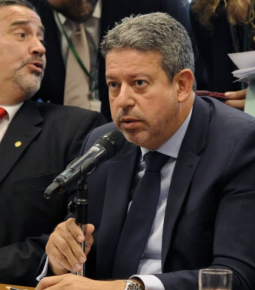 Lira diz não ver condições para impeachment de Bolsonaro