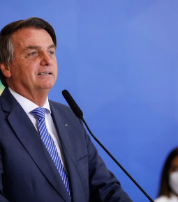 Bolsonaro aprova medida para reduzir emissão de gases estufa