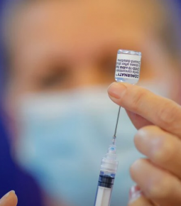 Pfizer lucra US$ 8,1 bilhões com venda de vacinas no 3º trimestre