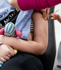 Em nota, Saúde esclarece que vacina infantil não é obrigatória