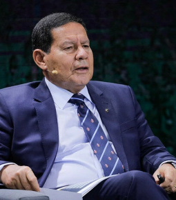 Mourão confirma que não será vice de Bolsonaro nas eleições
