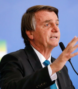 Presidente Jair Bolsonaro edita medida para reduzir fila do INSS