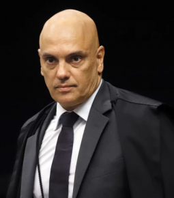 Moraes quer resposta da PGR em inquérito sobre Bolsonaro