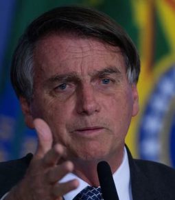 Intervir na Petrobras só por vias legais, afirma Bolsonaro