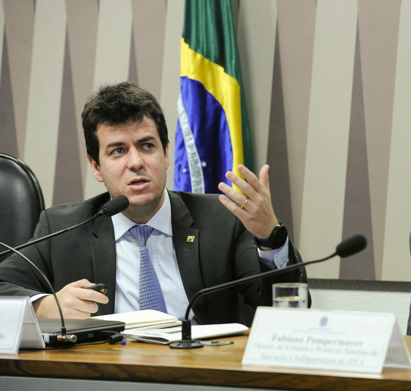 Bolsonaro exonera Rodrigo Cruz, número 2 do Ministério da Saúde