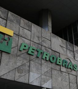 Governo faz terceira troca na presidência da Petrobras