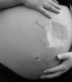 “Todo aborto é um crime”, diz Ministério da Saúde em cartilha
