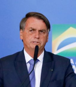 Bolsonaro: “Não foi fácil lutar contra o lobby dos combustíveis”