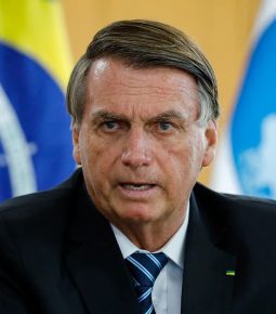 Bolsonaro anuncia programa da Caixa para renegociar dívidas