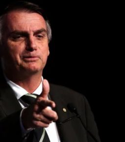 Bolsonaro quer “resolver questão do armamento” em 2º mandato